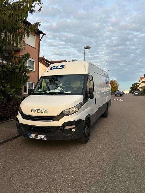 Weiß Gebraucht 2018 Iveco Daily Limousine | 9.000 € - Bild 1/4