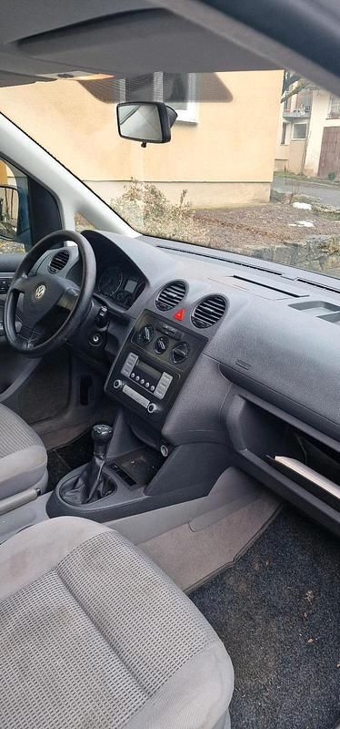 Second-hand VW Caddy 101 CP (74 kW) 2006 Alb Monovolum