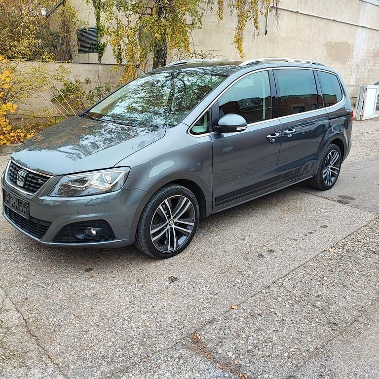 Grau Gebraucht 2020 Seat Alhambra 4Drive Van / Kleinbus | 20.990 € (Guter Preis) - Bild 1/4