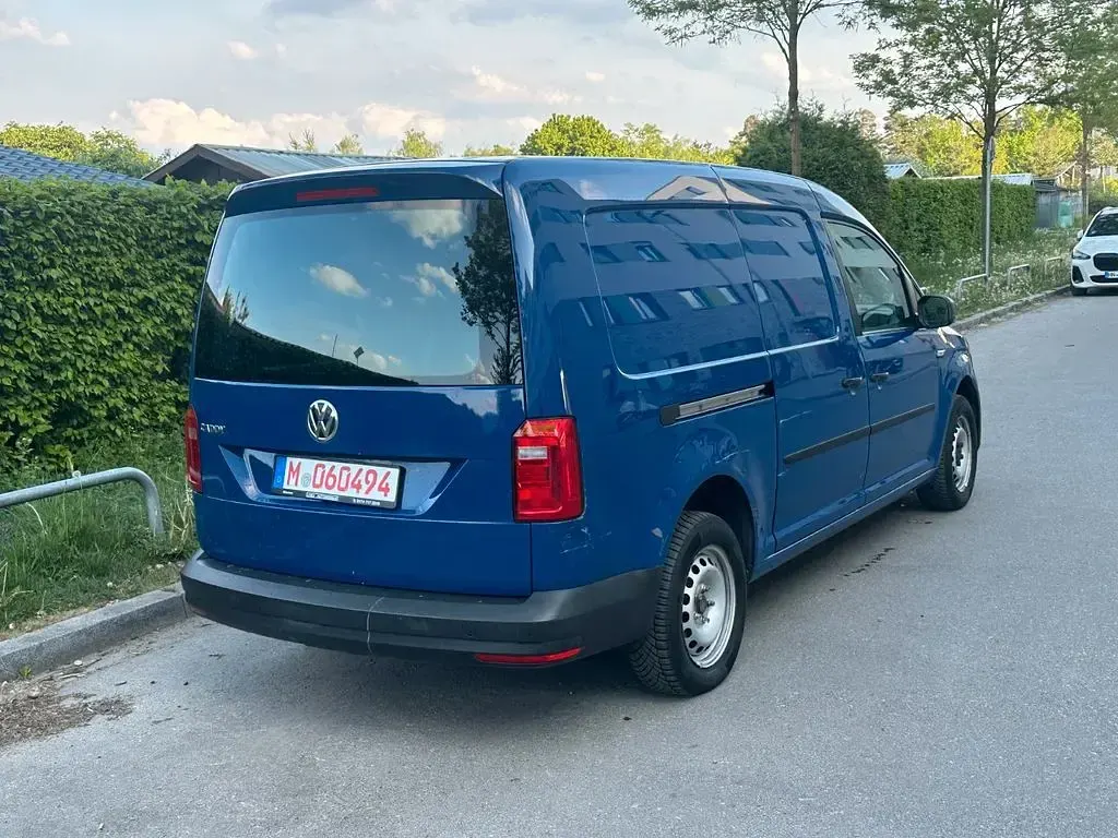 Usata VW Caddy 102 CV (75 kW) 2020 Blu Monovolume