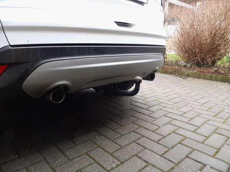 Gebraucht Ford Kuga Trend 120 PS (88 kW) 2017 Weiß SUV
