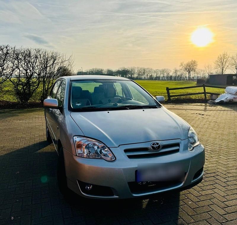 Silber Gebraucht 2006 Toyota Corolla Kombi | 3.500 € (Fairer Preis) - Bild 1/4