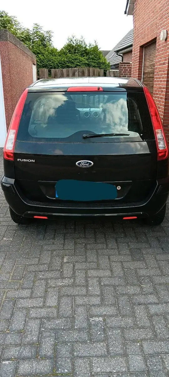 Gebraucht Ford Fusion 80 PS (58 kW) 2011 Schwarz Kleinwagen