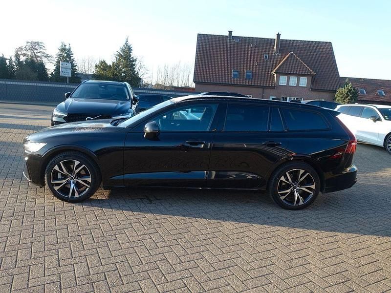 Gebraucht Volvo V60 Ultra 197 PS (144 kW) 2025 Schwarz Kombi