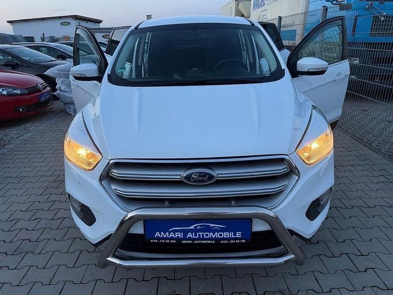 Gebraucht Ford Kuga Trend 120 PS (88 kW) 2019 Weiß SUV