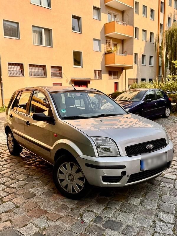 Silber Gebraucht 2004 Ford Fusion Kleinwagen | 2.000 € (Fairer Preis) - Bild 1/4