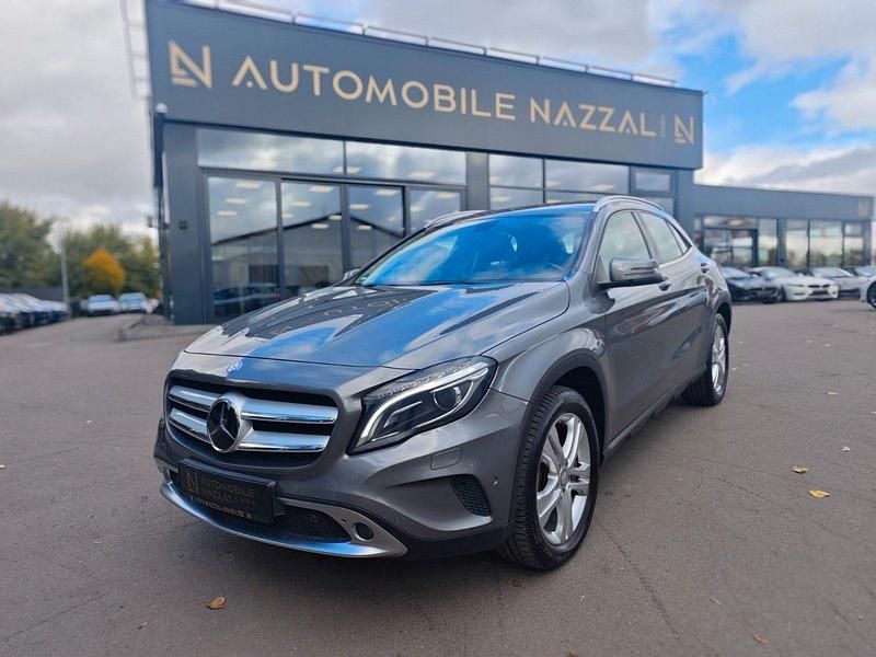 Grau Gebraucht 2015 Mercedes GLA180 SUV | 16.799 € (Fairer Preis) - Bild 1/4