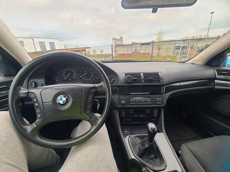 Używany BMW 520 Basis 150 KM (110 kW) 2000 Czarny Sedan/Limuzyna