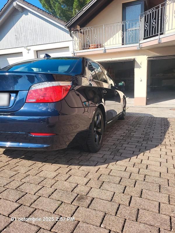 Gebraucht BMW 525 197 PS (144 kW) 2008 Blau Limousine