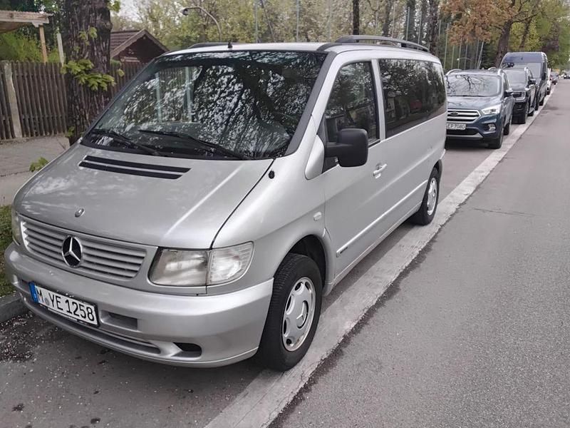 Silber Gebraucht 2001 Mercedes V220 Van / Kleinbus | 4.999 € (Fairer Preis) - Bild 1/4