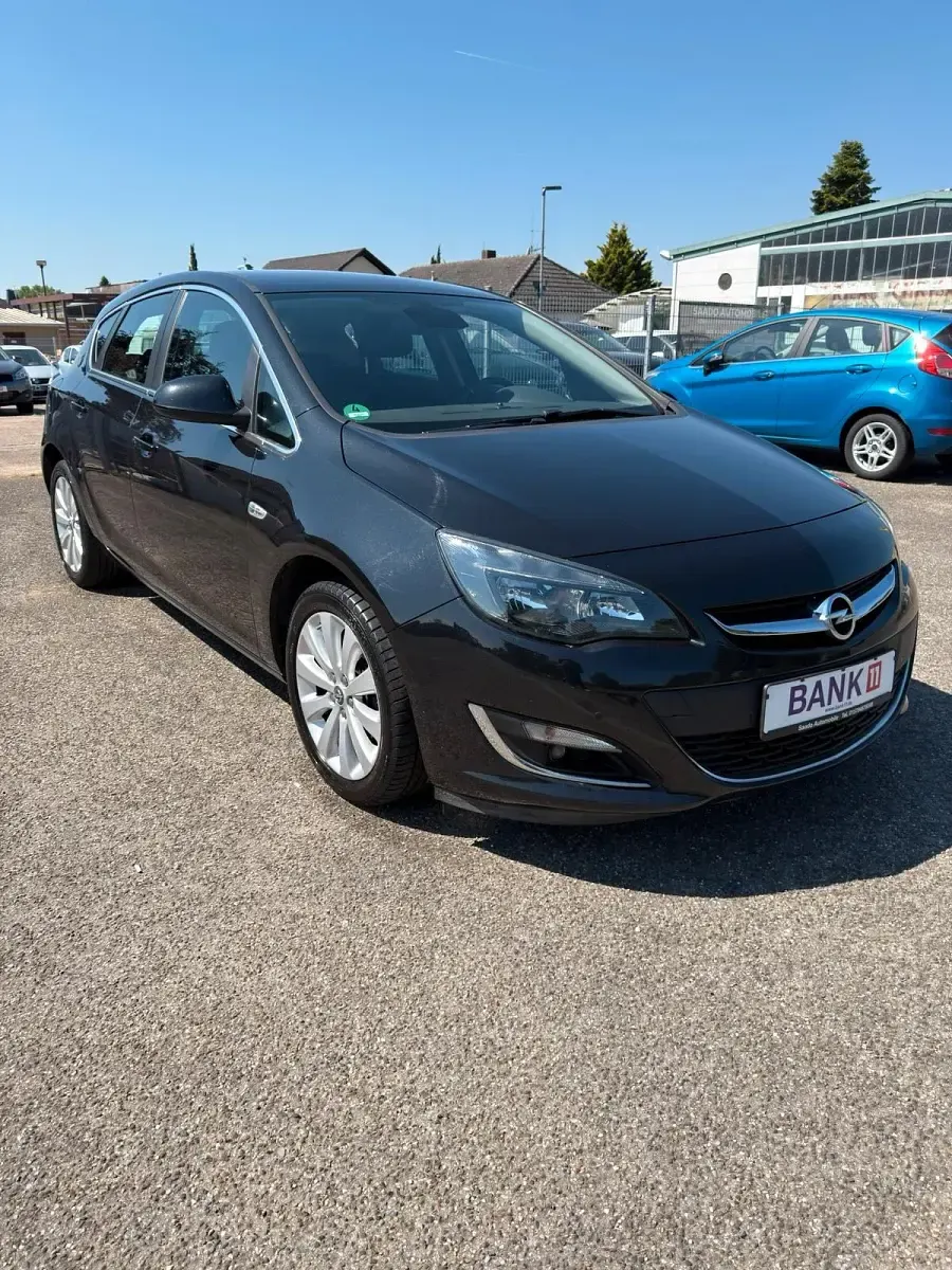 Gebraucht Opel Astra 101 PS (74 kW) 2014 Schwarz Limousine
