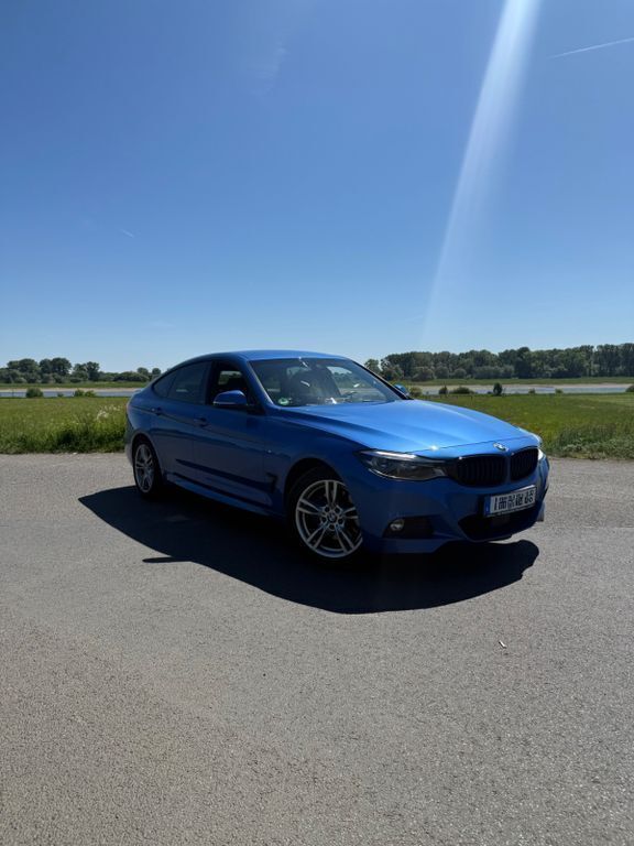 Blau Gebraucht 2016 BMW 330 Gran Turismo M Sport Limousine | 21.000 € (Fairer Preis) - Bild 1/4