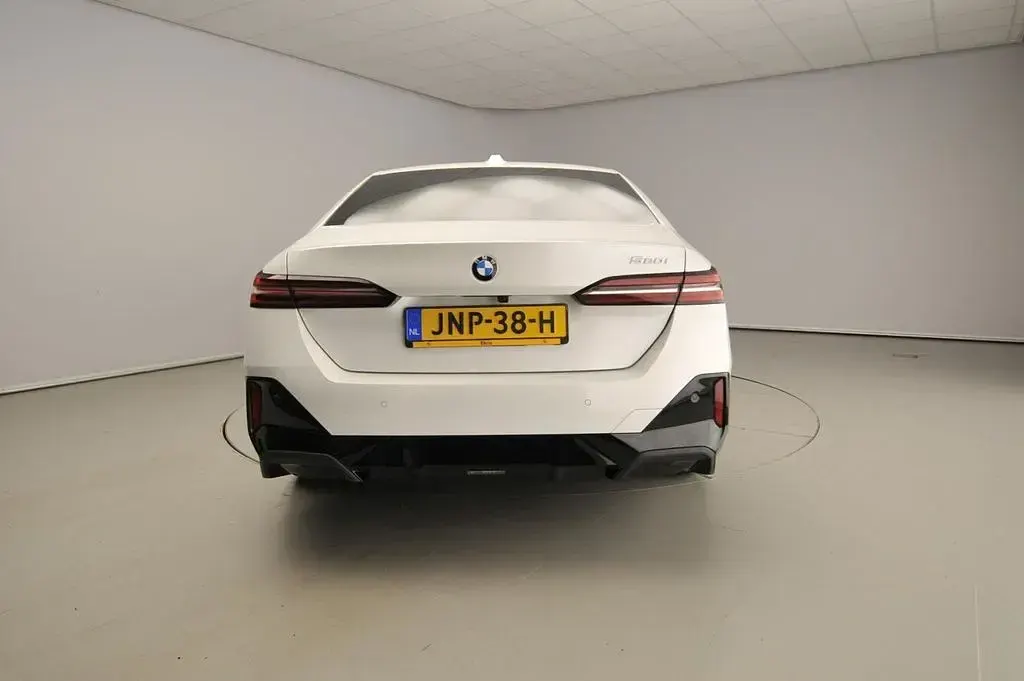 Gebraucht BMW 520 M Sport 208 PS (152 kW) 2025 Weiß Limousine