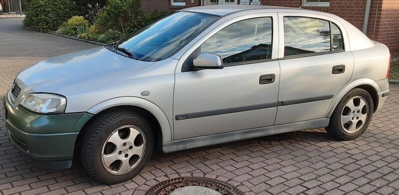 Silber Gebraucht 2000 Opel Astra Limousine | 990 € (Fairer Preis) - Bild 1/2