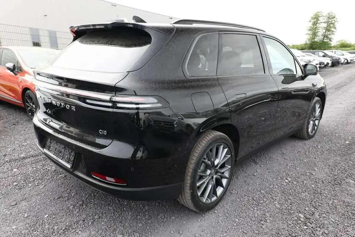 Neu Leapmotor C10 215 PS (158 kW) 2025 Metallic black SUV