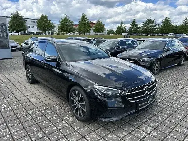 Gebraucht Mercedes E300 Avantgarde 194 PS (142 kW) 2022 Schwarz Kombi