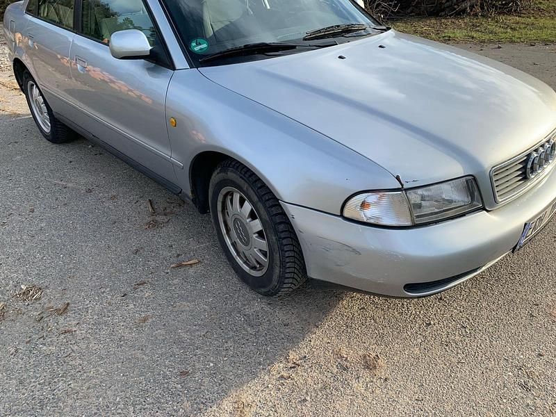 Gebraucht Audi A4 125 PS (91 kW) 1997 Silber Limousine