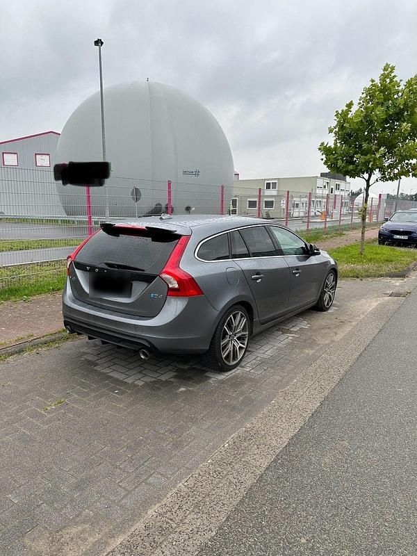 Gebraucht Volvo V60 190 PS (139 kW) 2017 Grau Kombi
