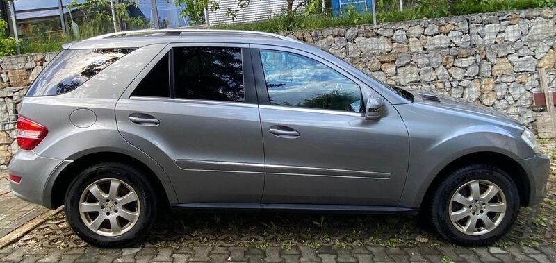 Grau Gebraucht 2010 Mercedes ML350 SUV | 10.498 € (Fairer Preis) - Bild 1/4