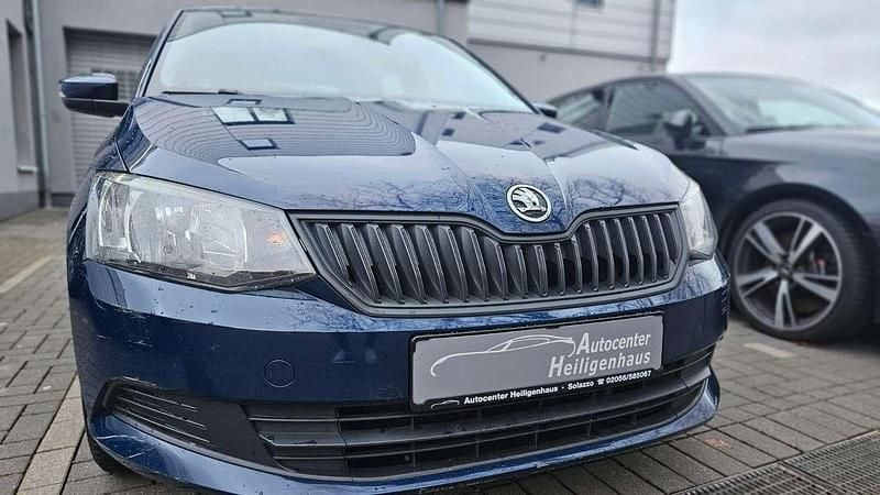 Blau Gebraucht 2015 Skoda Fabia Active Kleinwagen | 3.780 € (Teuer) - Bild 1/4