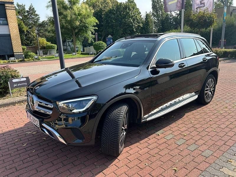 Schwarz Gebraucht 2020 Mercedes GLC300e SUV | 28.500 € (Superpreis) - Bild 1/4