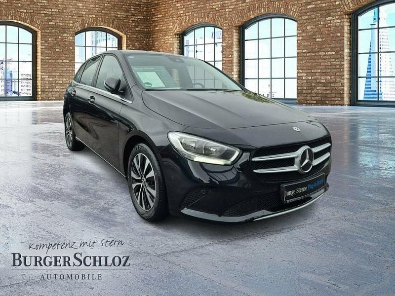 Gebraucht Mercedes E250 160 PS (117 kW) 2021 Unilack nachtschwarz Limousine