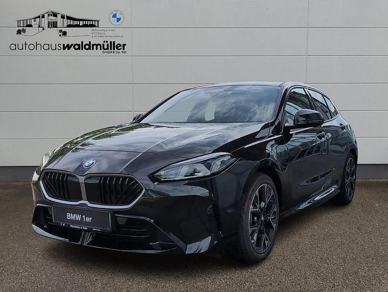 Schwarz Neu 2025 BMW 120 M Sport Kleinwagen | 41.969 € (Teuer) - Bild 1/4