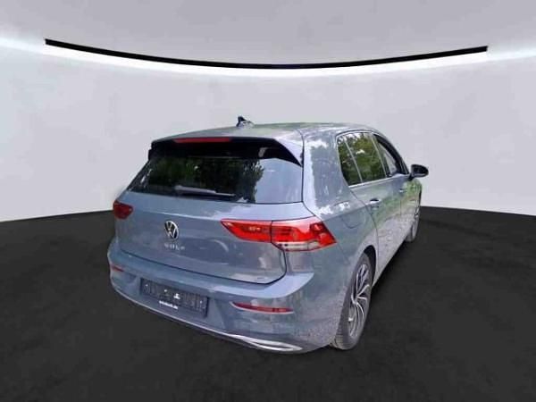 Gebraucht VW Golf VIII Active 150 PS (110 kW) 2022 Grau (delfingrau metallic) Limousine