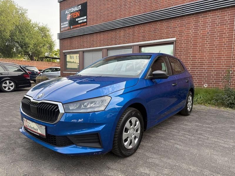 Blau Gebraucht 2024 Skoda Fabia Essence Limousine | 15.990 € (Superpreis) - Bild 1/4