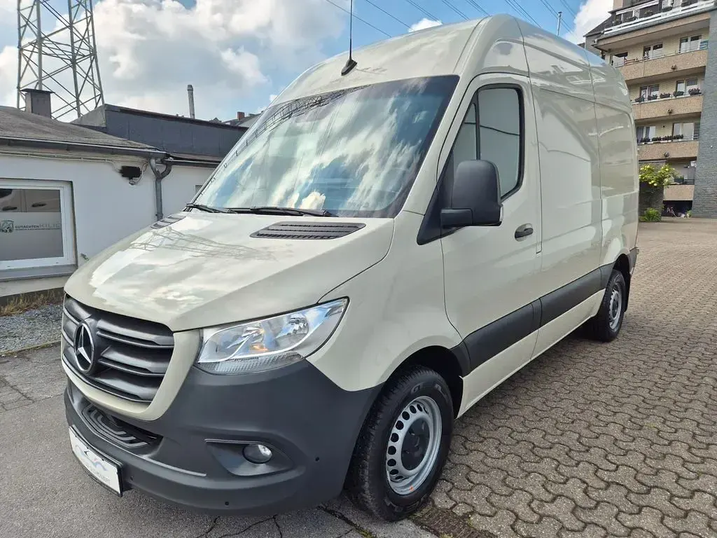 Używany Mercedes Sprinter 143 KM (105 kW) 2021 Szary Van