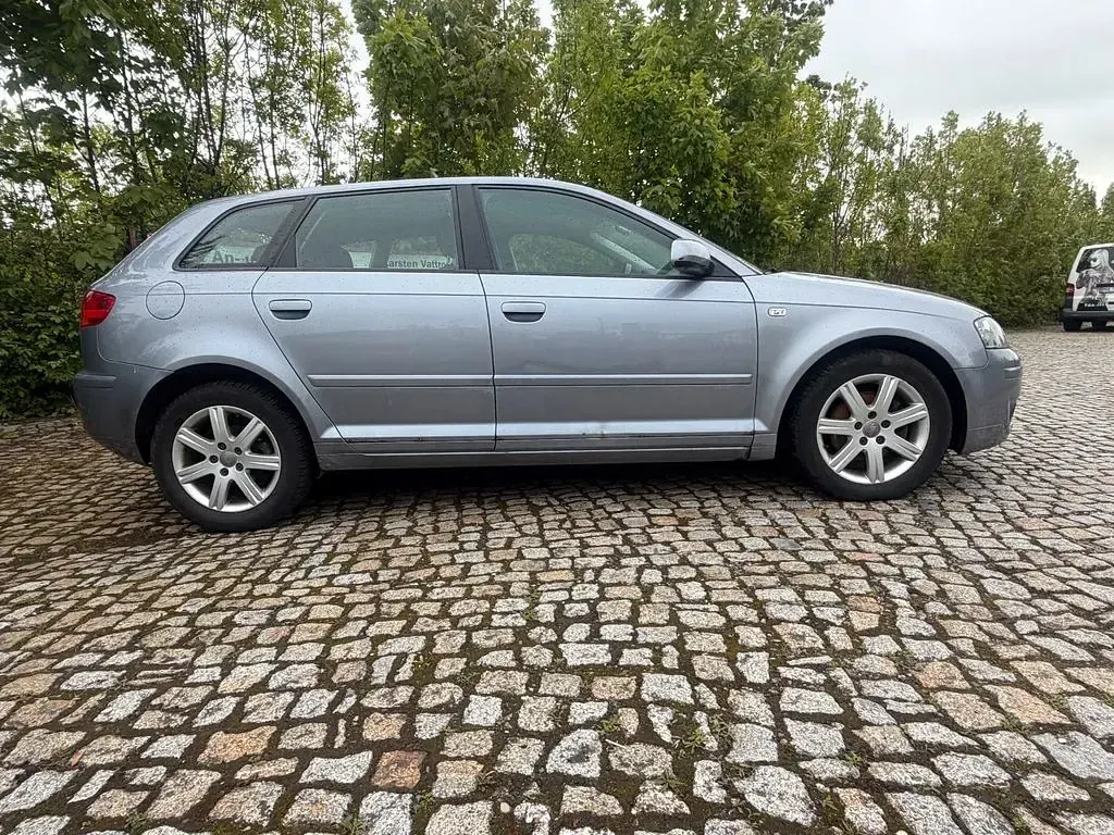 Używany Audi A3 Attraction 140 KM (102 kW) 2005 Srebrny Hatchback