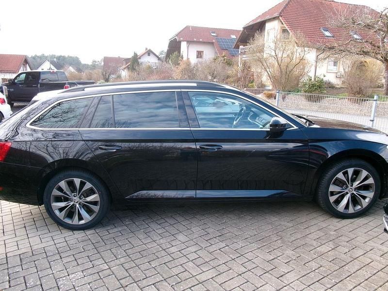 Gebraucht Skoda Superb Ambition 200 PS (147 kW) 2023 Schwarz Kombi