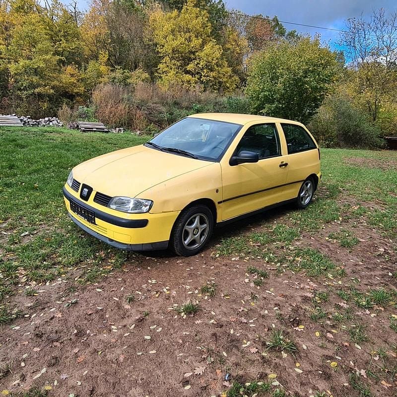 Gelb Gebraucht 2001 Seat Ibiza Kleinwagen | 1.100 € (Fairer Preis) - Bild 1/4