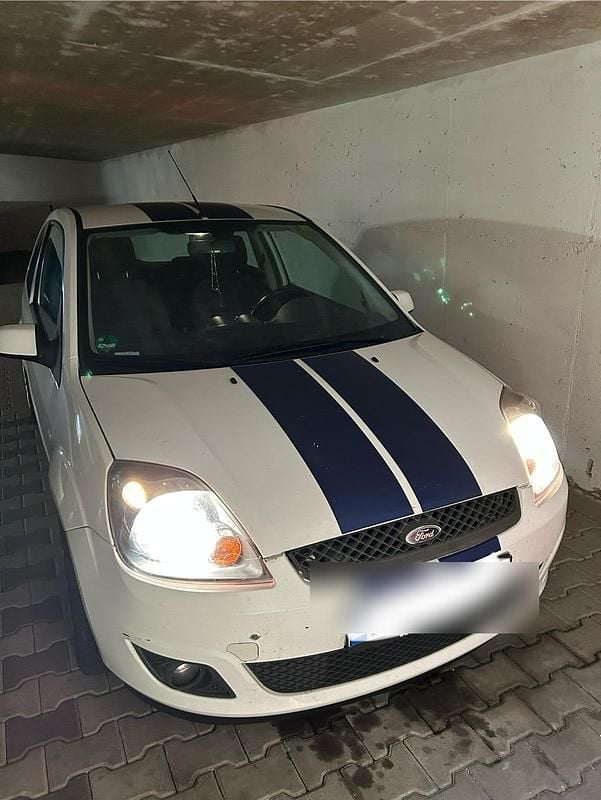 Weiß Gebraucht 2008 Ford Fiesta Kleinwagen | 1.400 € (Guter Preis) - Bild 1/4