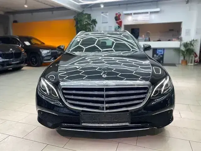 Usado Mercedes E220 Exclusive 194 CV (142 kW) 2016 Negro Berlina