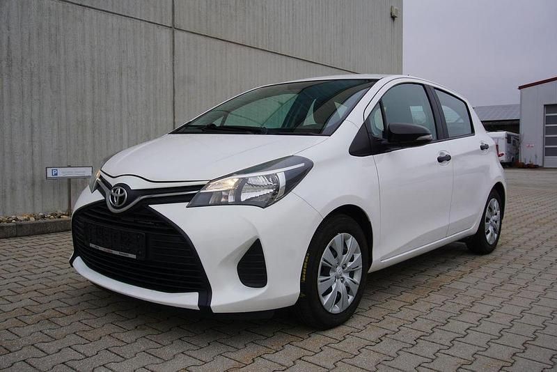 Gebraucht Toyota Yaris 69 PS (50 kW) 2015 Super white 2 Kleinwagen