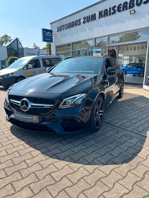 Schwarz Gebraucht 2018 Mercedes E63 AMG AMG Kombi | 51.250 € (Fairer Preis) - Bild 1/4