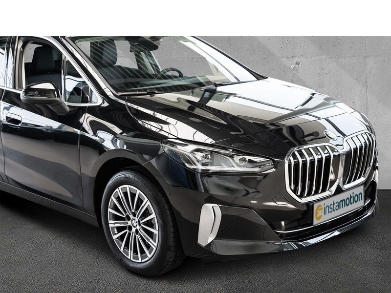 Schwarz Gebraucht 2024 BMW 218 Active Tourer Luxury Line Van / Kleinbus | 39.539 € - Bild 1/3
