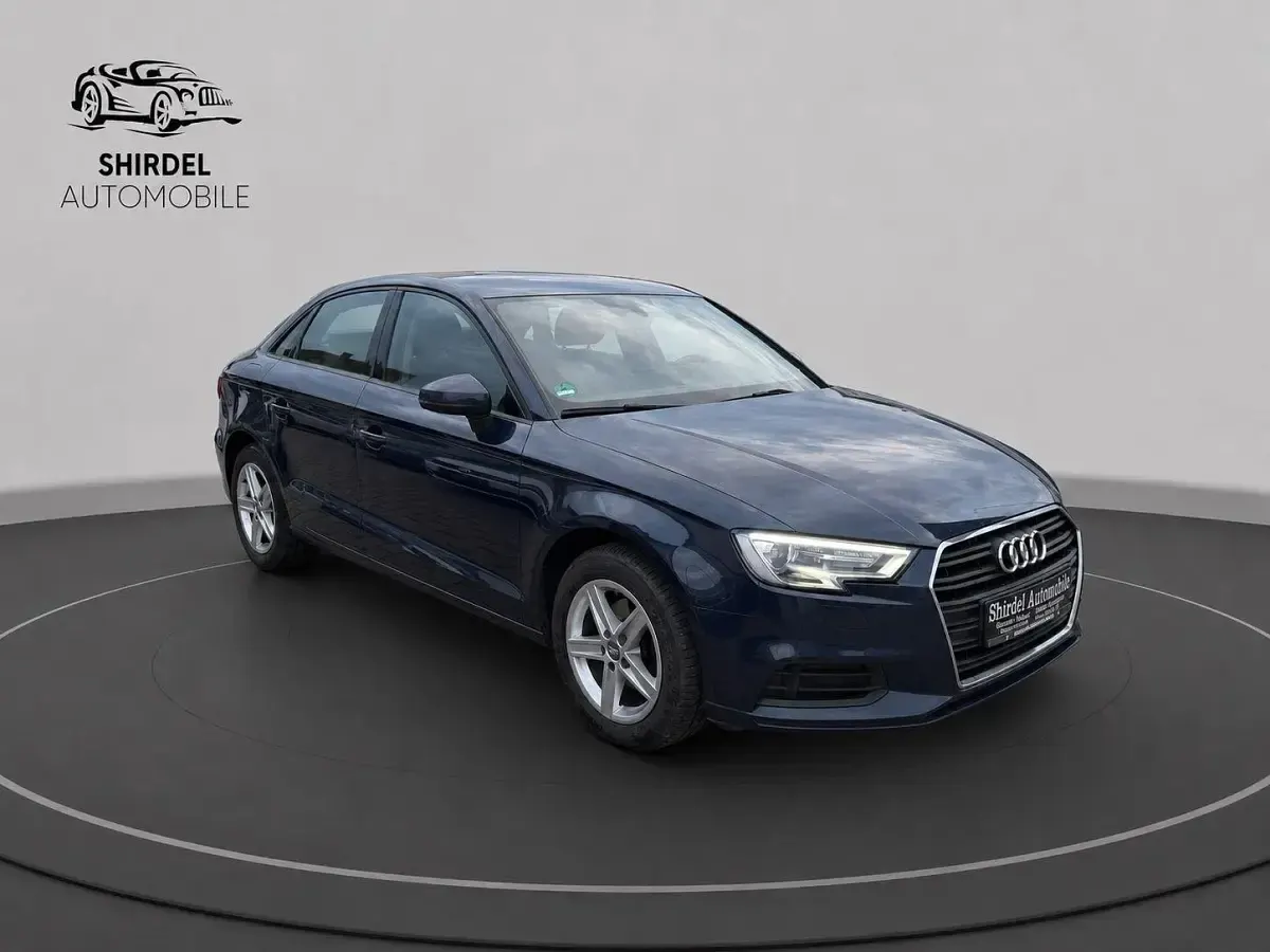 Gebraucht Audi A3 Basis 116 PS (85 kW) 2017 Blau Limousine