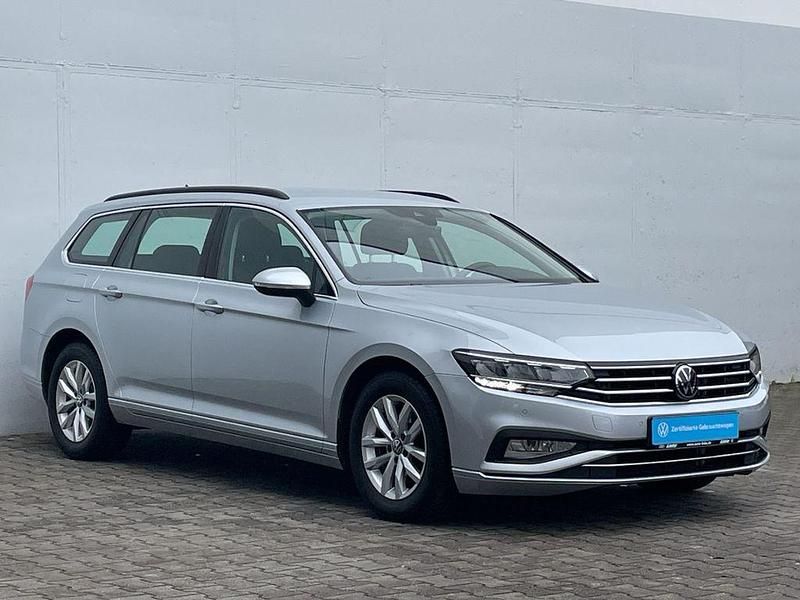 Gebraucht VW Passat Business 150 PS (110 kW) 2022 Scale silver metallic Kombi