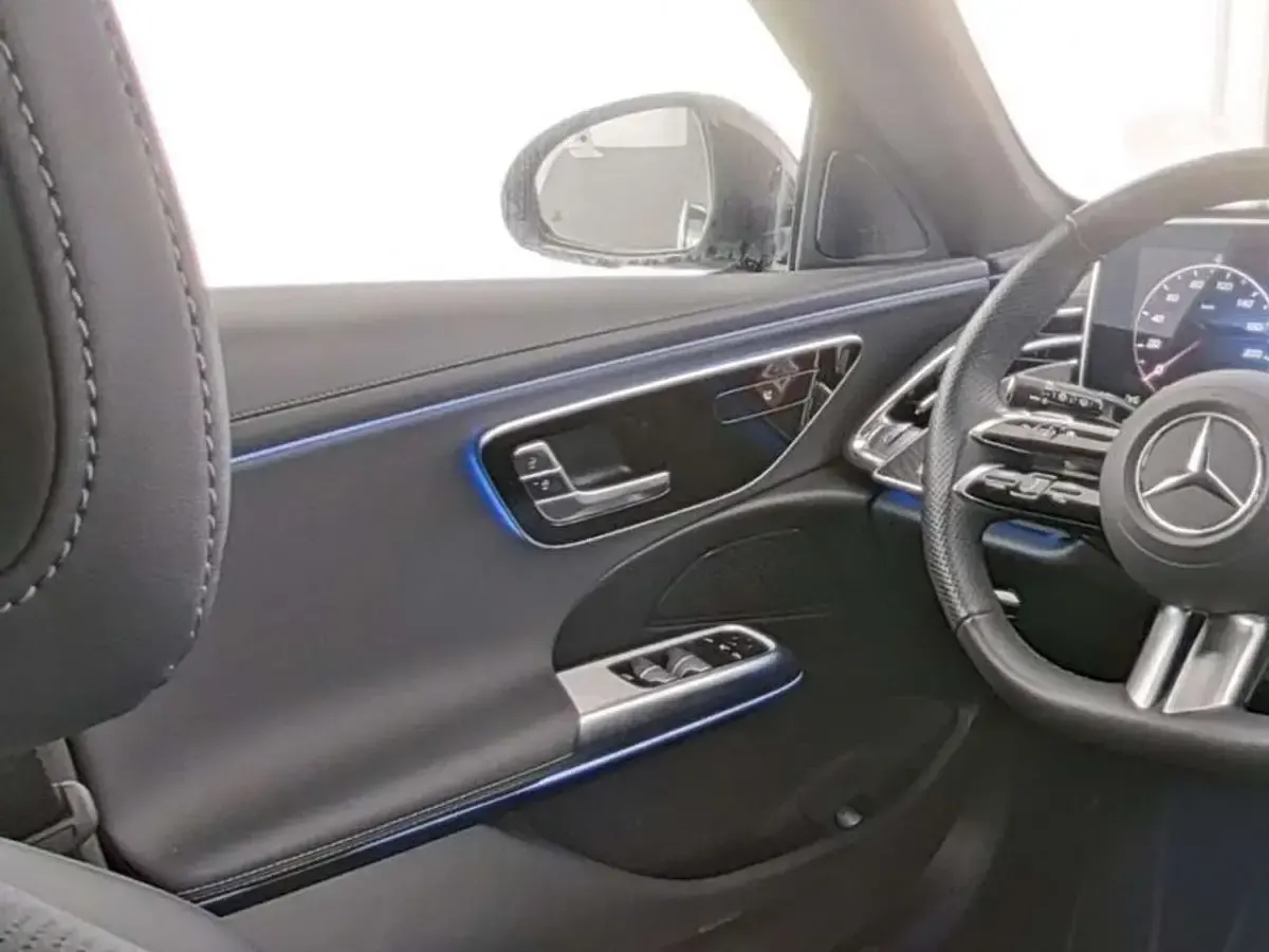 Gebraucht Mercedes E200 AMG 204 PS (150 kW) 2025 Grau Kombi