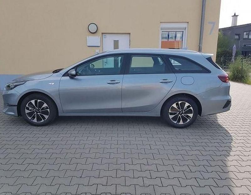 Schwarz Neu 2025 Kia Ceed Sportswagon Vision Kombi | 23.990 € (Fairer Preis) - Bild 1/4