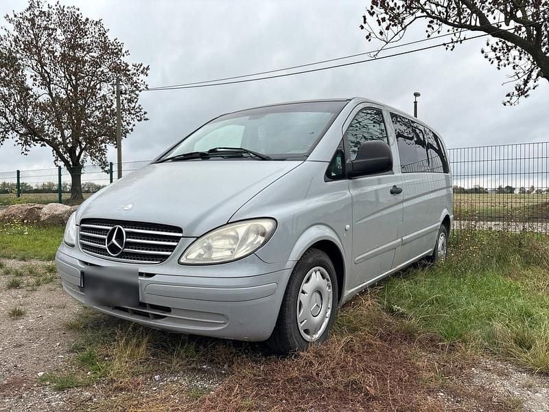 Grau Gebraucht 2004 Mercedes Viano Van / Kleinbus | 4.000 € - Bild 1/4