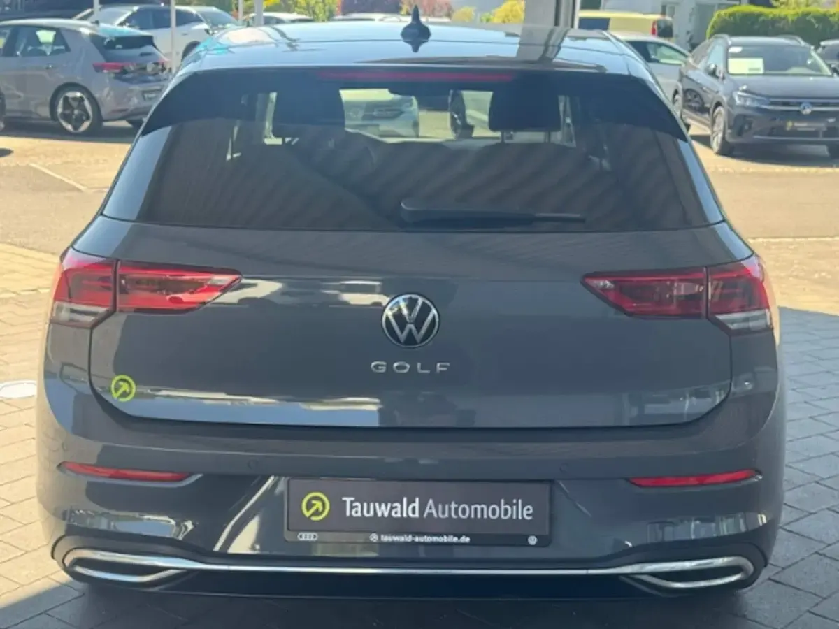 Gebraucht VW Golf VIII Active 150 PS (110 kW) 2022 Grau Limousine