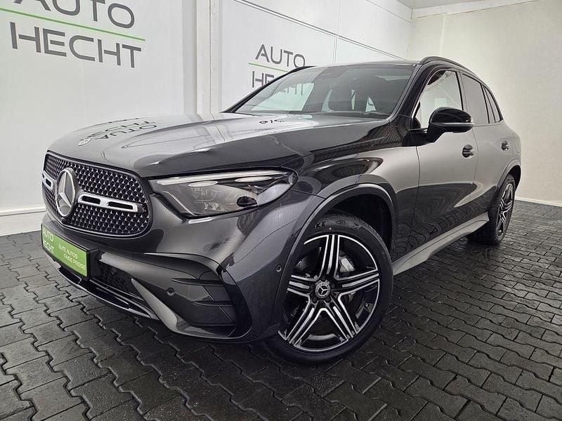 Grafitgrau (metallic) Gebraucht 2023 Mercedes GLC300e AMG SUV | 53.900 € (Superpreis) - Bild 1/4