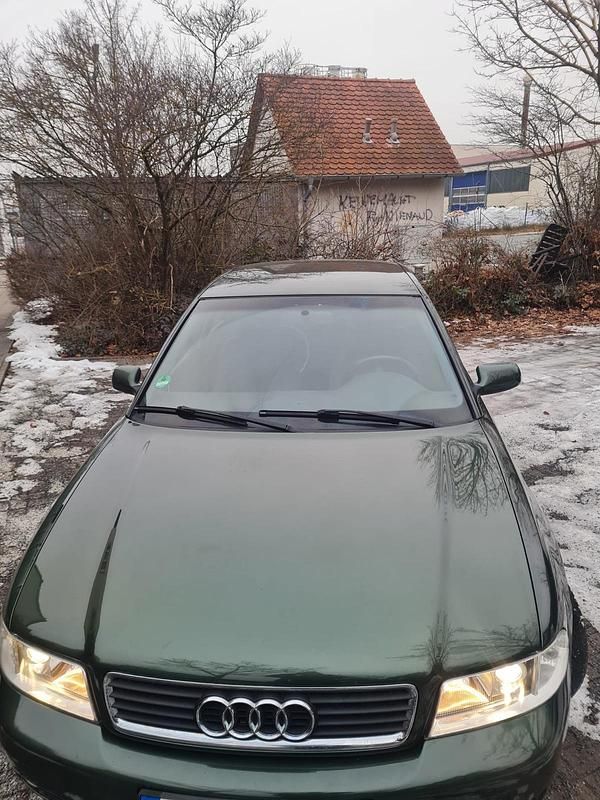 Grün Gebraucht 1999 Audi A4 Limousine | 1.025 € (Guter Preis) - Bild 1/4