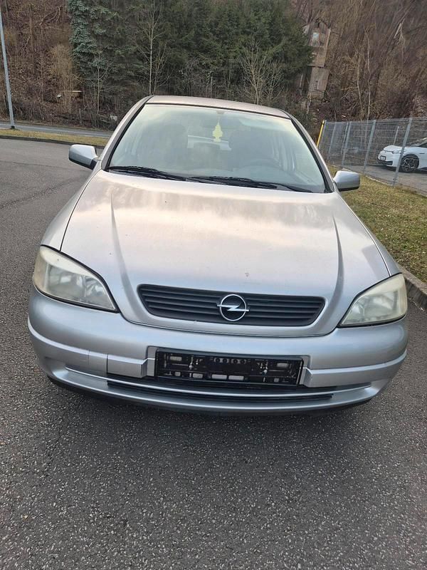 Gebraucht Opel Astra 75 PS (55 kW) 2000 Silber Limousine