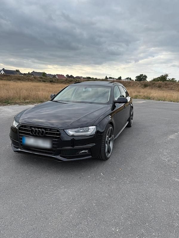Schwarz Gebraucht 2013 Audi A4 S-Line Kombi | 13.500 € (Teuer) - Bild 1/4