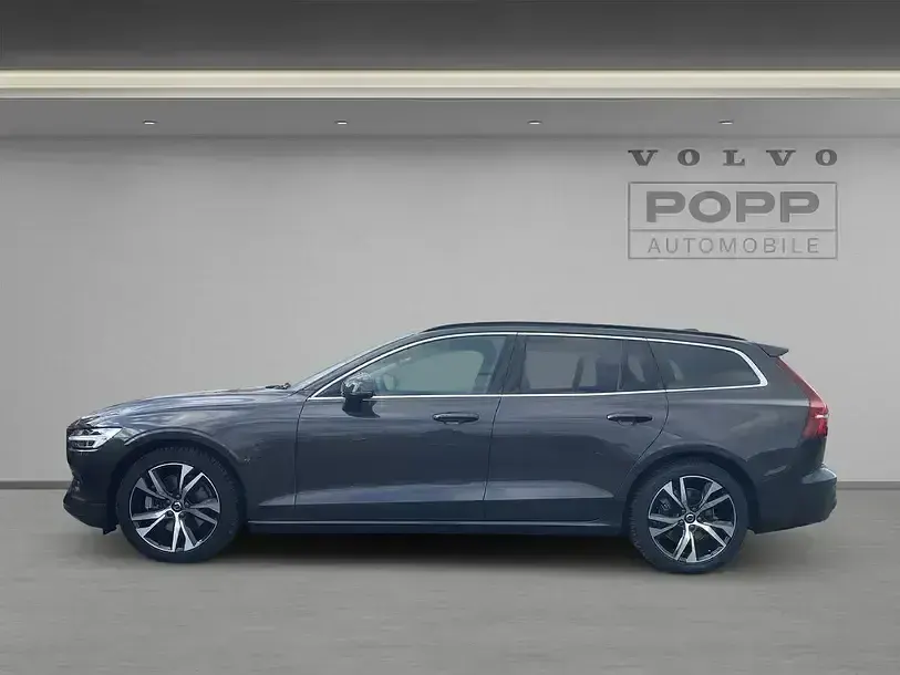 Używany Volvo V60 Core 197 KM (144 kW) 2024 Szary Kombi