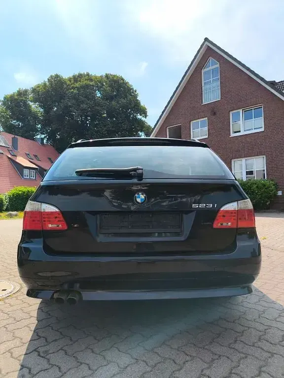 Gebraucht BMW 523 Exclusive 190 PS (139 kW) 2009 Schwarz Kombi
